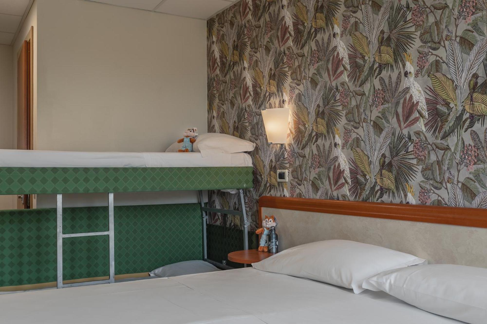 Hotel Prestige Montesilvano Marina Kültér fotó
