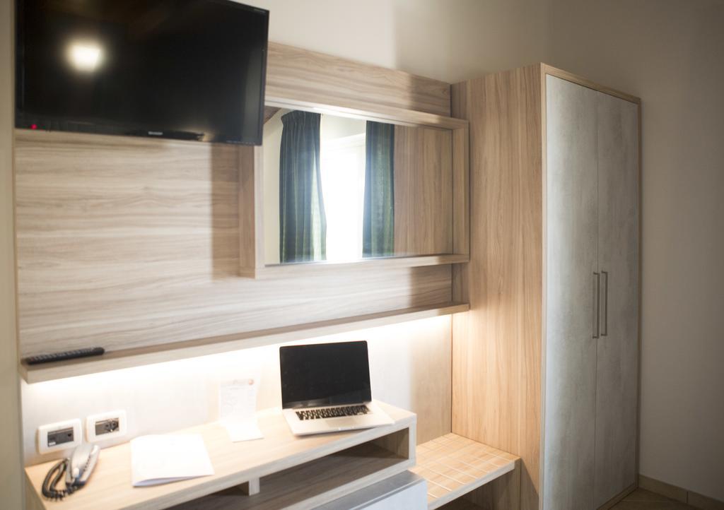 Hotel Prestige Montesilvano Marina Kültér fotó
