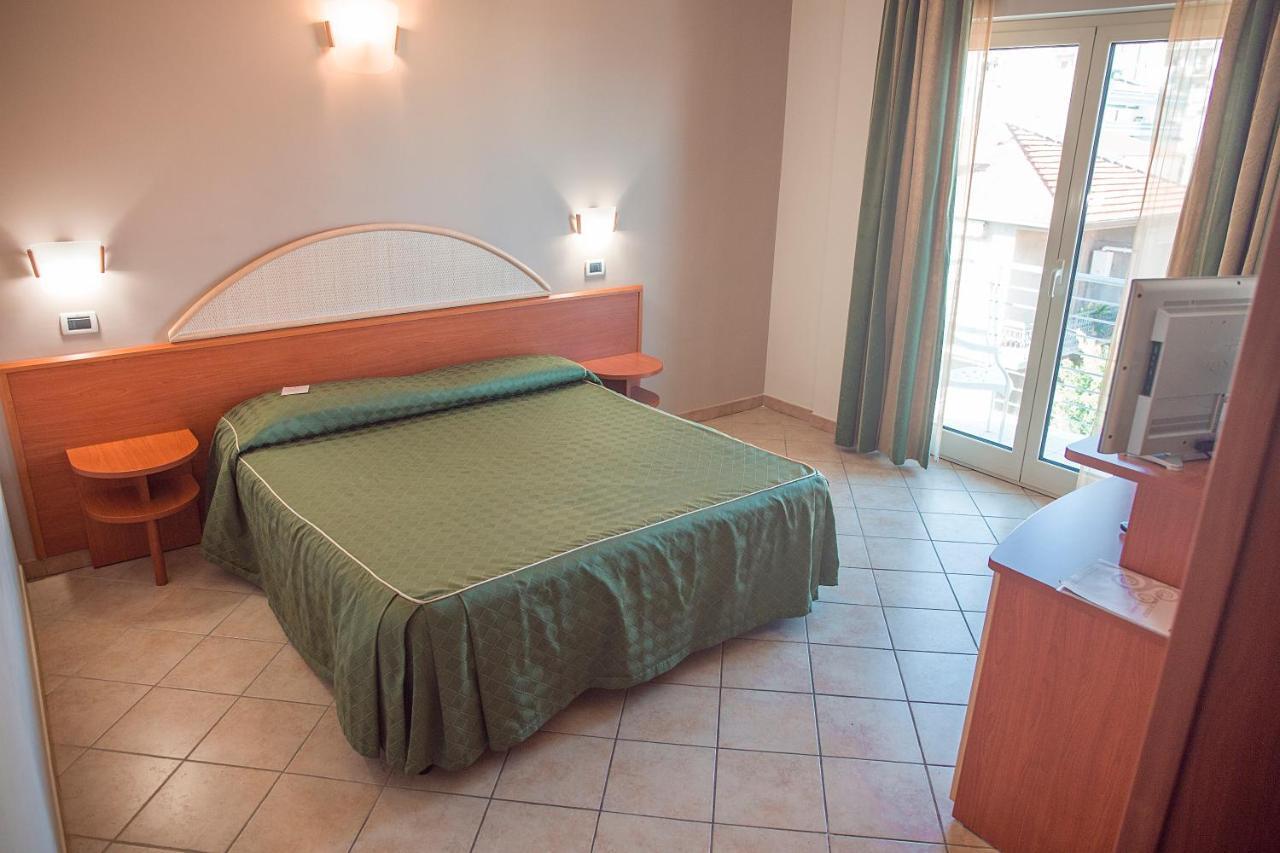 Hotel Prestige Montesilvano Marina Kültér fotó